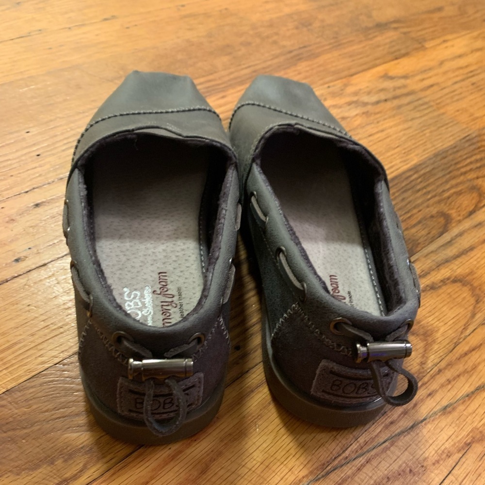 Dark grey memory foam bobs